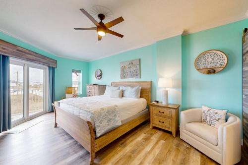 a bedroom with a bed and a ceiling fan at Paradise Shores 200 in Mexico Beach