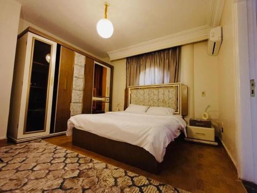 a bedroom with a large bed and a large window at قصر فنيسيا 6غرف للإيجار ViP Vienice Palace luxury in 6th Of October