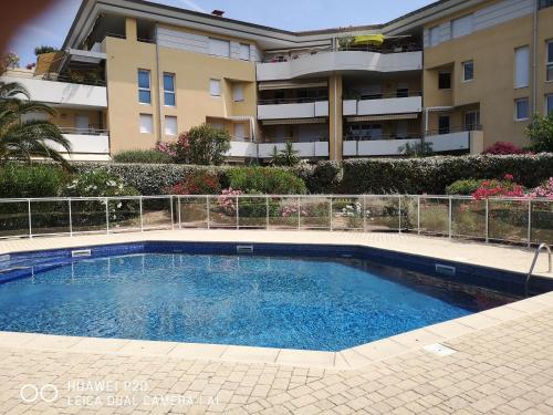 appartement 6pers ,3 étage dernier, duplex spacieux Clim, piscine ,parking privé fermer