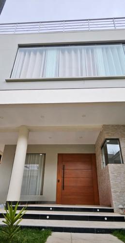 Casa moderna cómoda y segura para carnaval incluye garaje