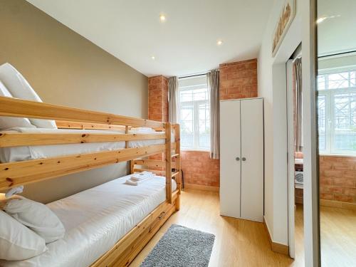 Quiet and Cozy, Easy Access to Lisbon Highlights #1880