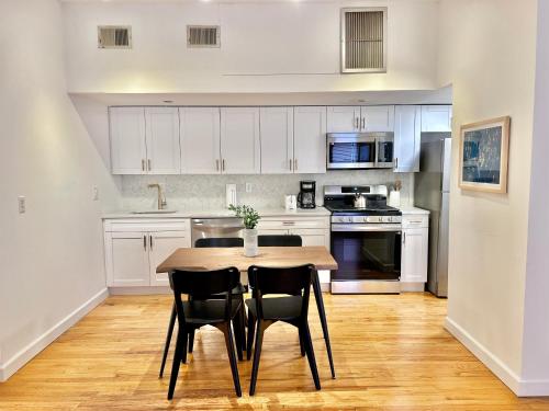 Gallery image of 016 - Spacious&Comfortable 2B2B 20 Min to NYC in Hoboken