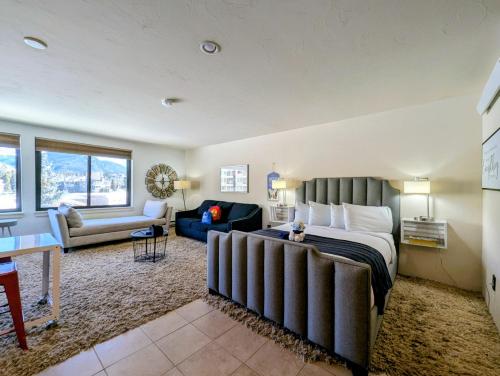 a bedroom with a large bed and a living room at Edgewater 1436 by SummitCove Lodging in Colorado in Keystone