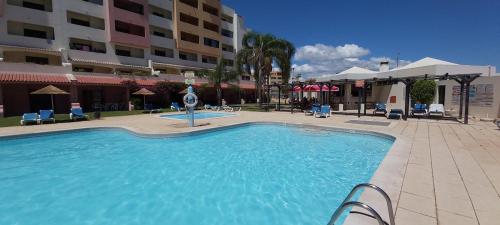 Albufeira Apartment, Pool and Sea view
