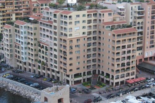 Luxury Retreat in Monaco with Rare Private Parking, Pool, AC and Wifi photo 13