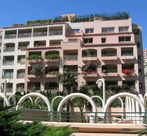 Luxury Retreat in Monaco with Rare Private Parking, Pool, AC and Wifi photo 15