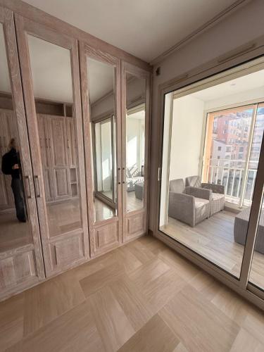 Luxury Retreat in Monaco with Rare Private Parking, Pool, AC and Wifi photo 16