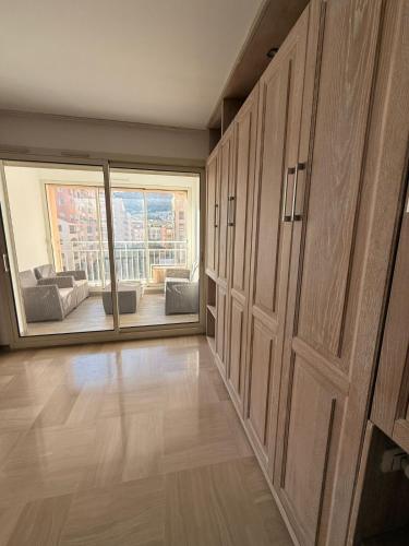 Luxury Retreat in Monaco with Rare Private Parking, Pool, AC and Wifi photo 18