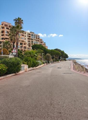 Luxury Retreat in Monaco with Rare Private Parking, Pool, AC and Wifi photo 22