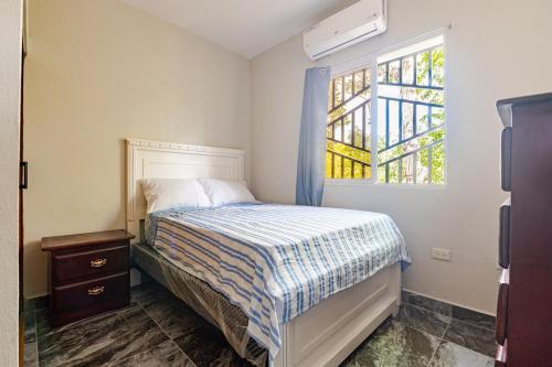 a bedroom with a bed and a window at Oz Residence Beach Two-Bedroom Apartment & Free Parking in Los Botados