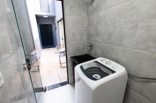 a bathroom with a toilet and a shower stall at Casa grande alto padrão á 100 metros do mar in Guaratuba