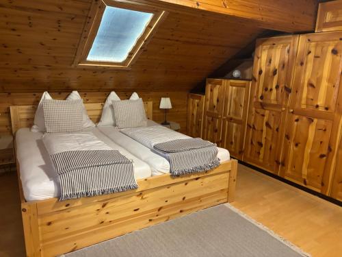 a bedroom with a bed in a wooden cabin at Pepi‘s Apartment in Hallstatt