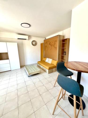 Studio à Narbonne-Plage à 80 mètres de la plage, rénové, climatisé, tout confort