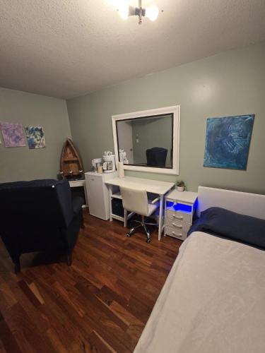 a room with a bedroom with a desk and a bed at Private Entrance OFFICE SPACE King Suite in Mission City