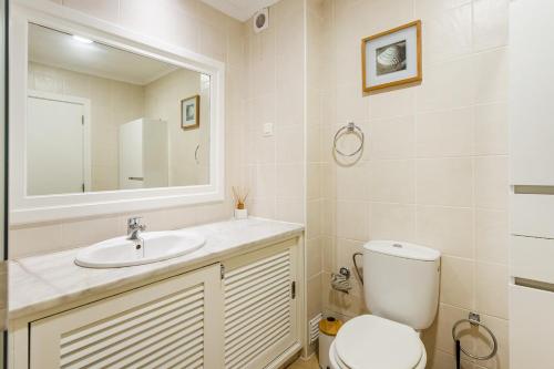 Salgados Retreat -Steps from the Beach by Homesbyfc