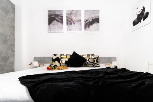 Un pat sau paturi într-o cameră la Social Vibe Loft