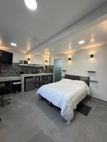 a bedroom with a large bed and a desk at Juárez new studio city view full equipment in Mexico City