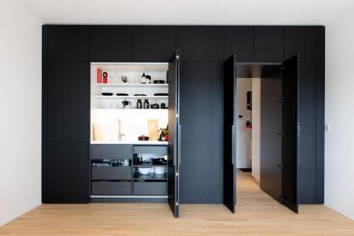 a room with black walls and an open door at Coho Slowliving in Linz