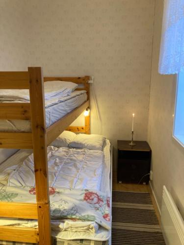 a bedroom with two bunk beds and a window at Huså Herrgård in Järpen
