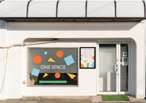 a building with a one space sign in the window at one space 泊まれるコワーキングスペース in Kawatana