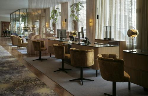 a lobby with a waiting area with chairs and desks at Hotel Mannheimer Hof - Leonardo Limited Edition in Mannheim