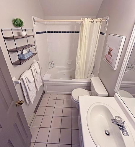 a bathroom with a tub and a toilet and a sink at Slopeside Loft at North Creek Resort in Blue Mountains
