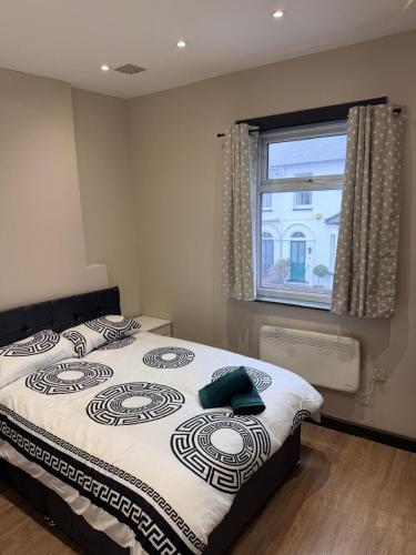 a bedroom with a bed and a window at Modern Studios Epsom Station in Epsom