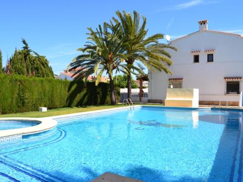 Bungalow acogedor de 2 habitaciones en Els Poblets con Wi-Fi y parking - ES-373-5