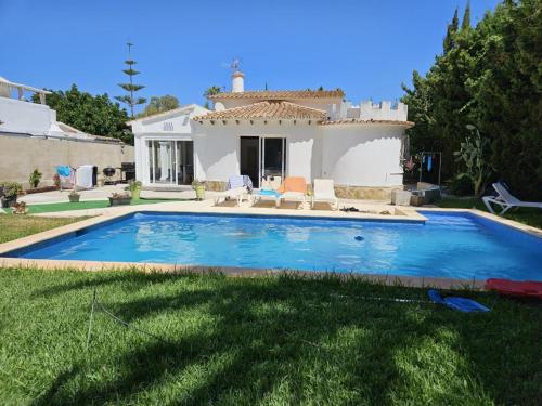 Chalet en Dénia 8 personas, piscina privada, wifi, se admiten mascotas - ES-373-19