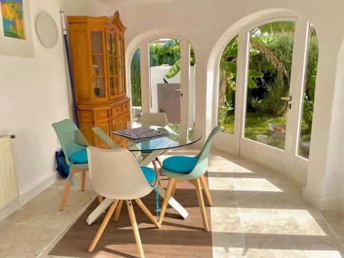 Maison moderne près de la plage, piscine, WiFi, climatisation