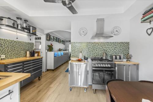 a kitchen with a stove top oven in a room at Stingray in Ballina