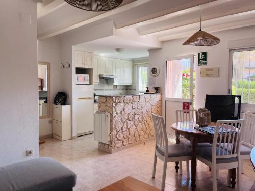Encantador Adosado en Denia - Ideal para Vacaciones - ES-373-37