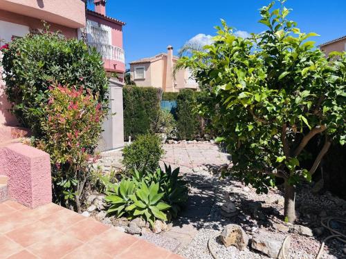 Encantador Adosado en Denia - Ideal para Vacaciones - ES-373-37