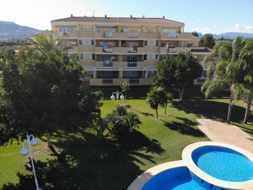 Apartamento encantador de 3 habitaciones con terraza y acceso al jardín en Denia - ES-373-39