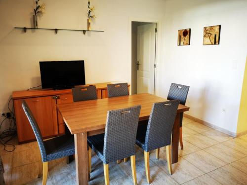 Apartamento encantador de 3 habitaciones con terraza y acceso al jardín en Denia - ES-373-39