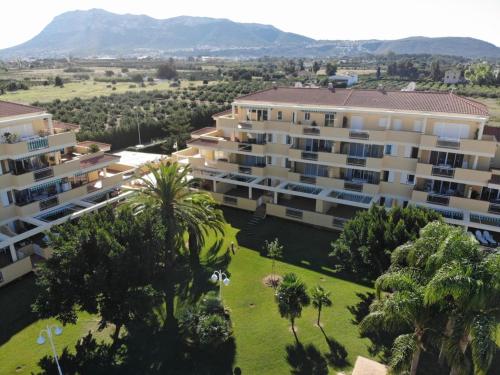 Apartamento encantador de 3 habitaciones con terraza y acceso al jardín en Denia - ES-373-39
