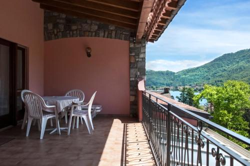 a balcony of a house with a table and chairs at Hotel Garni Villa del Sole in Ponte Tresa