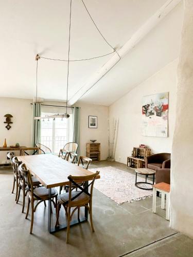 Tower Apartment With Mountain Views In Sablet