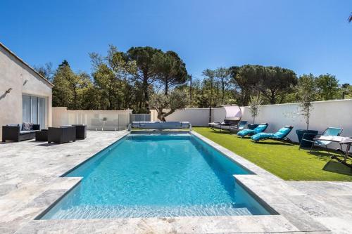 Villa With Pool And Play Area In Camps-La-Source