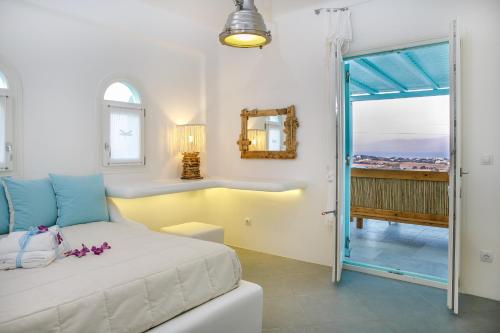 Aegean Queen Villas tesisinde bir oda