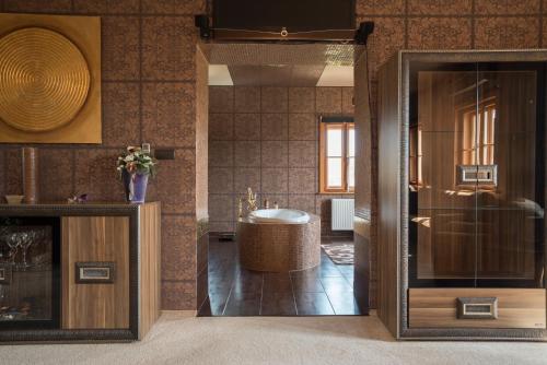 a bathroom with a tub in a room at Villa Malom Luxury Resort in Pusztazámor