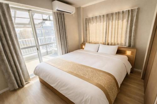 Kajima 2 minutes from the station, 5 minutes by train to Namba and Shinsaibashi area