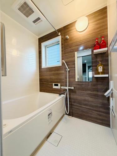 Kajima 2 minutes from the station, 5 minutes by train to Namba and Shinsaibashi area