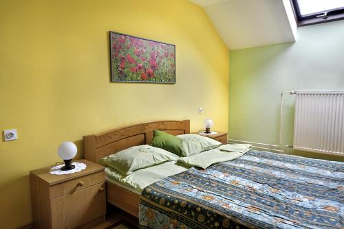 מיטה או מיטות בחדר ב-Tourist Farm Ferencovi