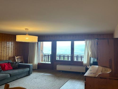 Apartment near Piste des Mayens ski-slope