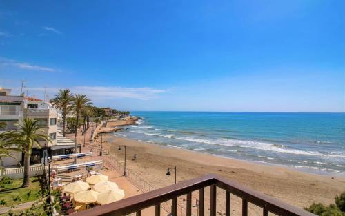 Apartamento con vistas frontales - Primera línea Playa Cargador - ALBERT VILLAS