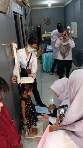 a group of people in a hospital room taking pictures at Malu dahlia in Jakarta