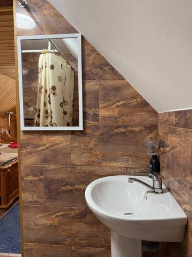 a bathroom with a sink and a mirror at KOMFORT in Berehove