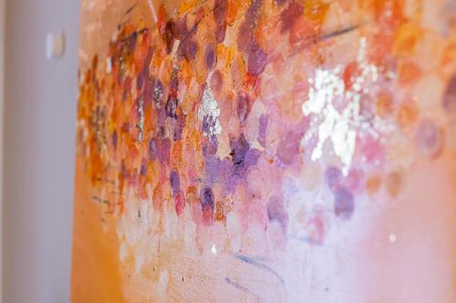 a close up of a vase with paint on it at Altstadt Loft XL I 90 qm I 2 Schlafzimmer I 2 Arbeitsplätze I 6 Gäste in Passau