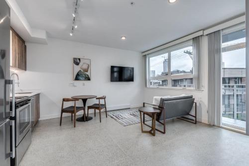 a kitchen with a table and chairs in a room at Modern Downtown Studio Bedroom Walk Everywhere in Vancouver